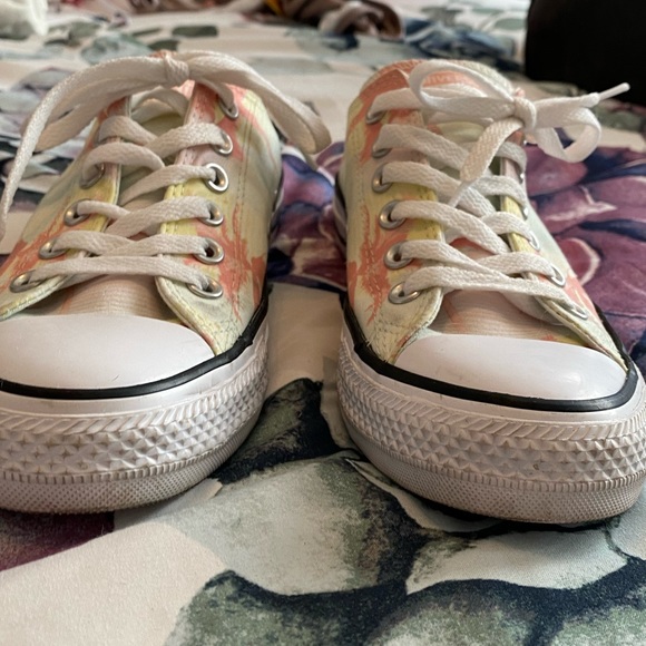 Very Adorbs Tropical Converse - Picture 2 of 12